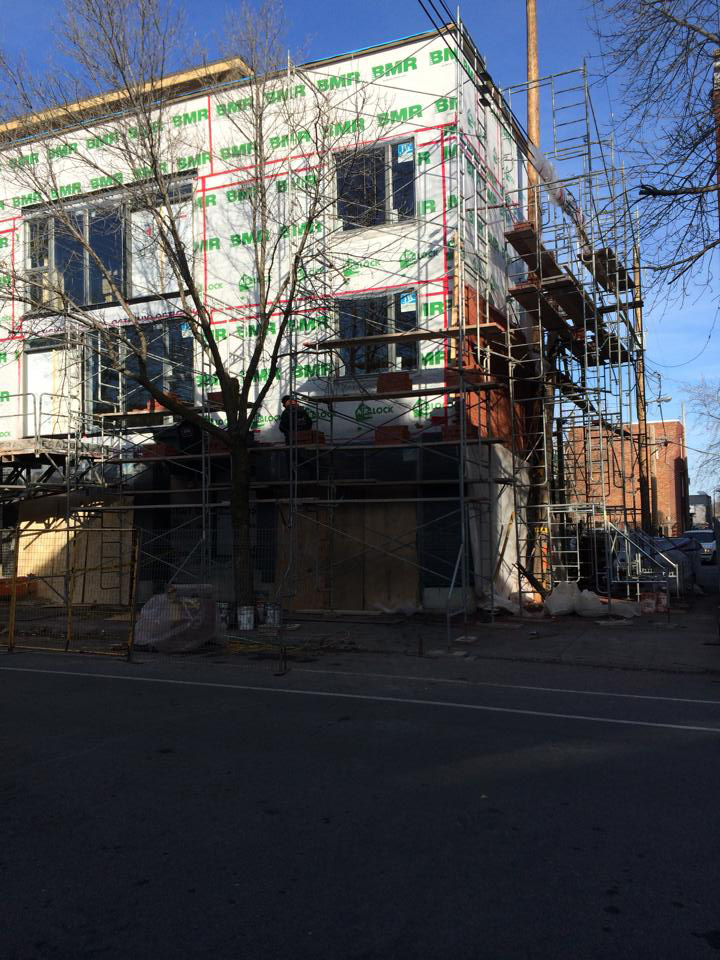 Projet pose de brique format metrique - Construction neuve de condominiums travaux de maçonnerie effectués à Montréal dans l arrondissement Plateau Mont Royal