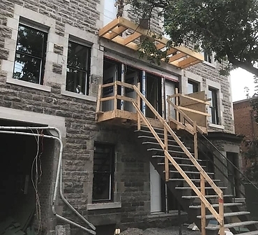 Restauration de facade de maconnerie sans le sud-ouest de Montreal - Restauration de façades de pierres St-Marc, pierres de calcaire Montréal, dans le sud-ouest de Montréal.