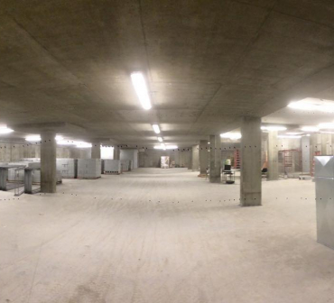 Installation de blocs de ciment pour stationnement souterrain - Travaux de maçonnerie, pose de blocs de ciment pour séparation de stationnement et escaliers