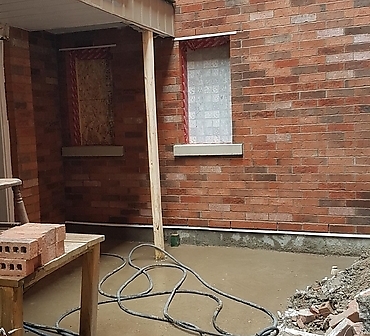 Reparation et installation de brique sur mur de maconnerie - Travaux de restauration de mur de brique endommagé à Montréal